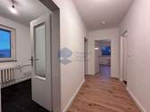 Flur - Vollständig sanierte 2-Zimmer-Wohnung mit Loggia im 3. Obergeschoss