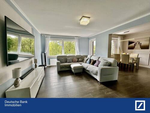 Wohnzimmer und Essbereich - Moderne 5-Zimmer-Wohnung über zwei Etagen in ruhiger Wohnlage
