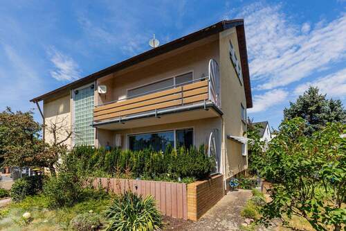 Seitenansicht - Vollvermietetes, gepflegtes 3-Familienhaus mit Tageslichtbädern, Garage und Garten in guter Wohnlage