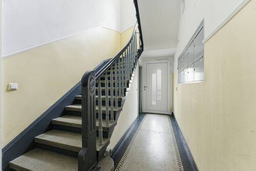 Treppenhaus - 3 Zimmer Etagenwohnung in Köln