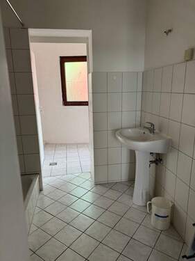 ...mit angrenzendem Wasch- und Trockenraum - 