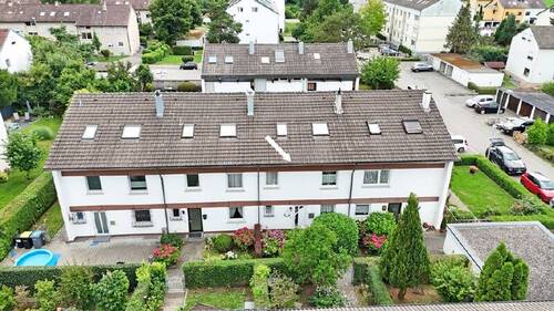 Hausansicht 1 - GEPFLEGTES RMH IN WEINGARTEN - RUHIGES GEWACHSENES WOHNGEBIET