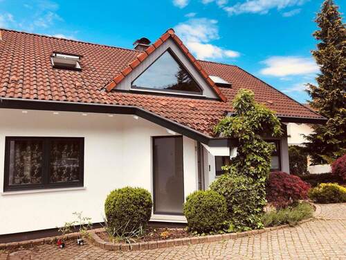 Blick von der Garage - 5 Zimmer Einfamilienhaus zum Kaufen in Schorndorf