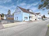 Seitenansicht vorne links - Charmante Doppelhaushälfte in ruhiger Lage nahe dem Hafen von Wilhelmshaven