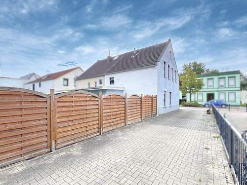 Rückansicht hinten links - 4 Zimmer Doppelhaushälfte in Wilhelmshaven