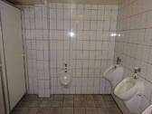 Herrentoilette im Erdgeschoss - 