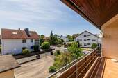 Balkon Obergeschoss - Vollvermietetes, gepflegtes 3-Familienhaus mit Tageslichtbädern, Garage und Garten in guter Wohnlage