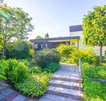 Besonderes Wohnerlebnis: Split-Level-Bungalow in begehrter Lage mit großem Garten - Neusäß