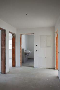 Diele - Etagenwohnung mit 83,40 m&sup2; in Krailling zur Miete