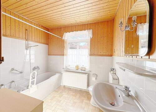 ...nebenan das Bad - 