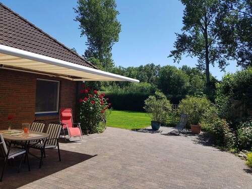 Blick nach Süden - Einfamilienhaus mit 181,50 m&sup2; in Vollerwiek zum Kaufen