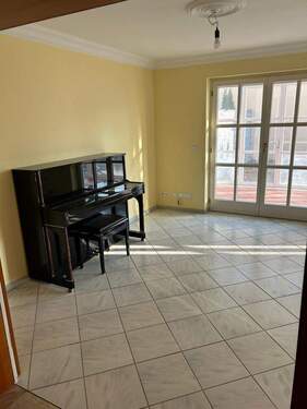 Wohnzimmer - Doppelhaushälfte mit 192,00 m&sup2; in Hallbergmoos zum Kaufen