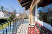 Balkon mit Blick in den Garten - 