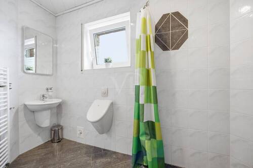 Gäste WC mit Dusche - 