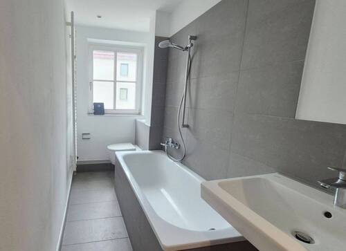 Bad - Etagenwohnung mit 61,00 m&sup2; in Rostock zur Miete