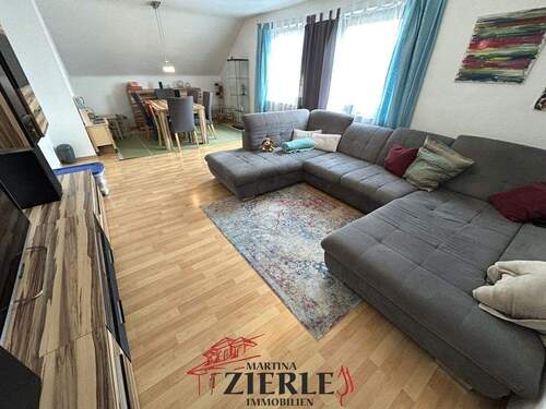 1_Wohn-Esszimmer - Oben ist es am Schönsten, 3,5 Zimmer DG-Wohnung mit eigener Terrasse und vorhandener EBK!