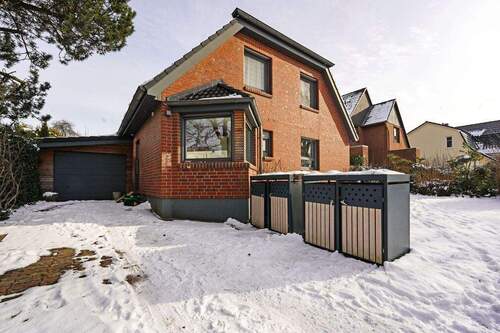 Wohnhaus Front Zufahrt - 4 Zimmer Einfamilienhaus zum Kaufen in Hamburg / Rahlstedt