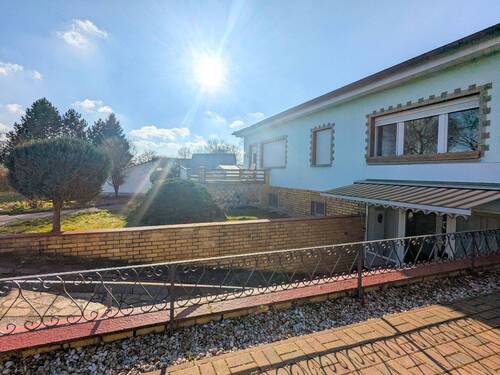 Vor dem Haus - Einfamilienhaus mit 227,00 m² in Leipzig zum Kaufen