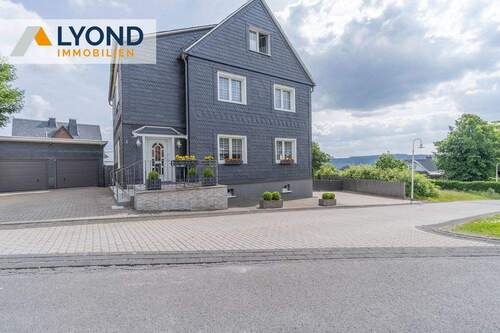 Ansicht von der Straße - 1 Zimmer Mehrfamilienhaus, Wohnhaus zum Kaufen in Masserberg