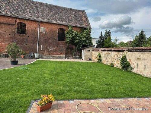 Hofansicht - 8 Zimmer Mehrfamilienhaus, Wohnhaus zum Kaufen in Seehausen