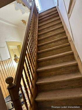 erhaltene Holztreppe - 