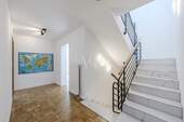 Treppenauf-, bzw. Abgang im 1. Obergeschoss - 