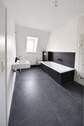 Badezimmer - Großzügig, hell, hochwertig - sanierte 3-Raum-Wohnung im gepflegten Mehrfamilienhaus