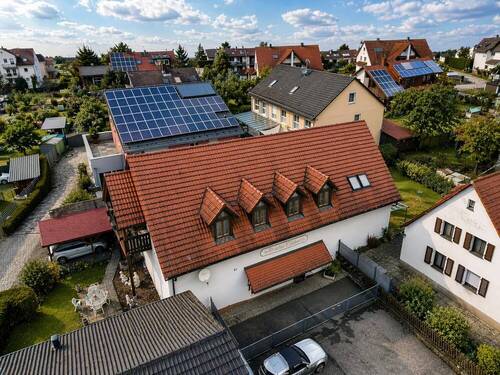 Bild 1 - WOHNEN UND ARBEITEN - Wohn- und Geschäftshaus mit fünf KFZ-Stellplätzen, Carport und Garten