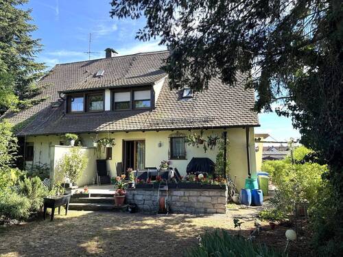 Außenansicht - Doppelhaushälfte in ruhiger Lage von Erlangen-Bruck – derzeit vermietet