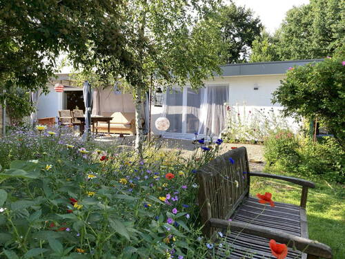 Teilansicht Südseite Haus - NATURNAHES WOHNEN, FRECH + MODERN, FÜR MENSCH + TIER!