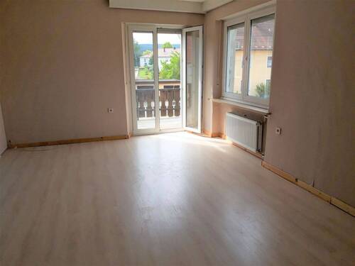 Wohnzimmer 1. OG - 9 Zimmer Mehrfamilienhaus, Wohnhaus zum Kaufen in Schnaittenbach