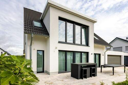 Terassenansicht - Einfamilienhaus mit Einliegerwohnung - voll ausgestattet