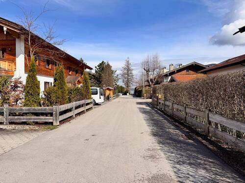 Fußweg zum See ca. 1600 m - 