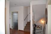 Ansicht Flur mit Blick zum Hauseingang - 5 Zimmer Doppelhaushälfte in Isernhagen