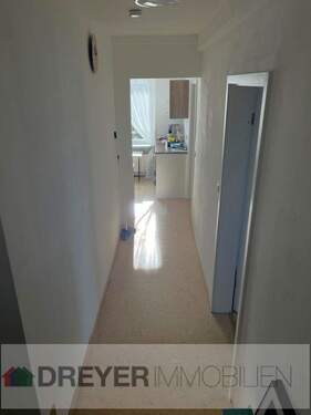 Flur - Etagenwohnung mit 62,00 m&sup2; in Wesenberg / Stubbendorf zur Miete