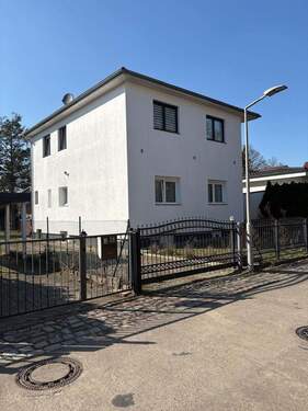 Bild 4 - Einfamilienhaus mit 355,00 m&sup2; in Berlin zum Kaufen