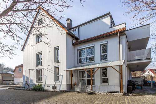 Ostansicht - 1 Zimmer Mehrfamilienhaus, Wohnhaus in Frickenhausen