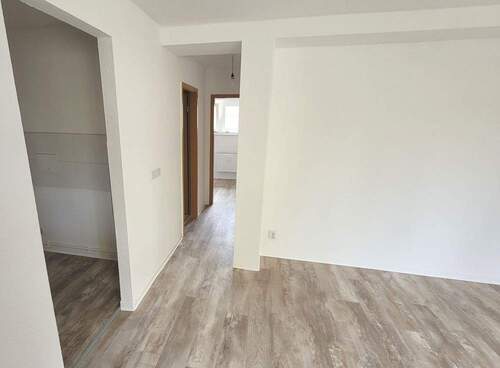 Wohnbereich mit Flur - 3 Zimmer Etagenwohnung in Fürstenwalde