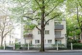 Titelbild - +++ Bezugsfreie 2-Zimmer-Wohnung mit Balkon, EBK und Tiefgarage mitten im grünen Trachau +++