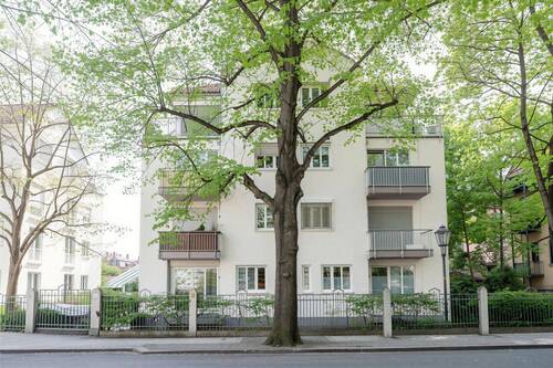 Titelbild - +++ Bezugsfreie 2-Zimmer-Wohnung mit Balkon, EBK und Tiefgarage mitten im grünen Trachau +++