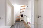 Treppenaufgang 1.OG_Haupthaus - 