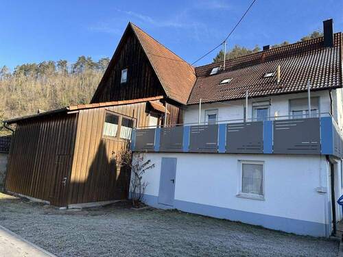 Ansicht - Einfamilienhaus mit Garagen, Scheune und weiterem Ausbaupotenzial