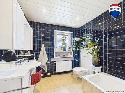 Bad mit Badewanne W.links - 