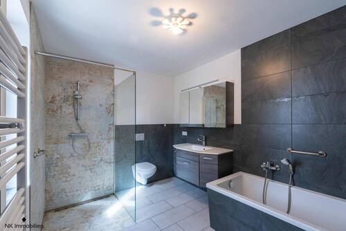Badezimmer - Etagenwohnung mit 89,00 m&sup2; in Bad Schmiedeberg zur Miete