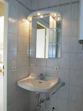 Bad mit Waschbecken - 