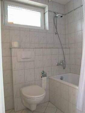 Toilette mit Sitzbadewanne - 
