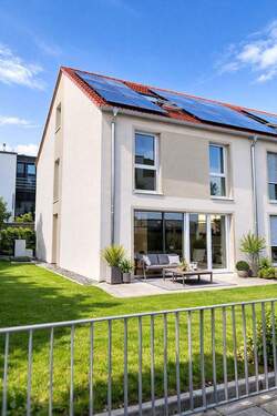 Südansicht, Visualisierung - REH (A+) mit großzügigem Garten in Renningen-Malmsheim