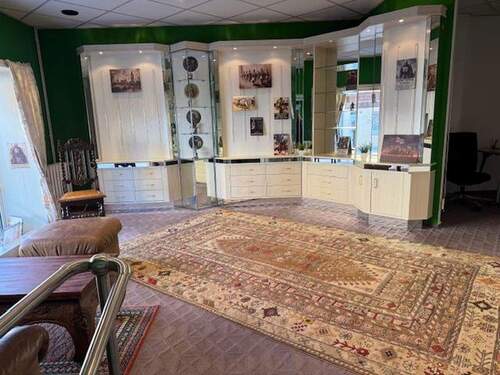 Geschäft im Erdgeschoss - 