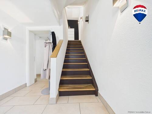 REMAX Immobilien DeLux Wohn-Geschäftshaus Diele Aidenbach Mark Borowicz - 