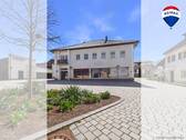 REMAX Immobilien DeLux Wohn-/Geschäftshaus Frontansicht Aidenbach Mark Borowicz - Wohn- und Geschäftshaus in Aidenbach mit Entwicklungspotenzial